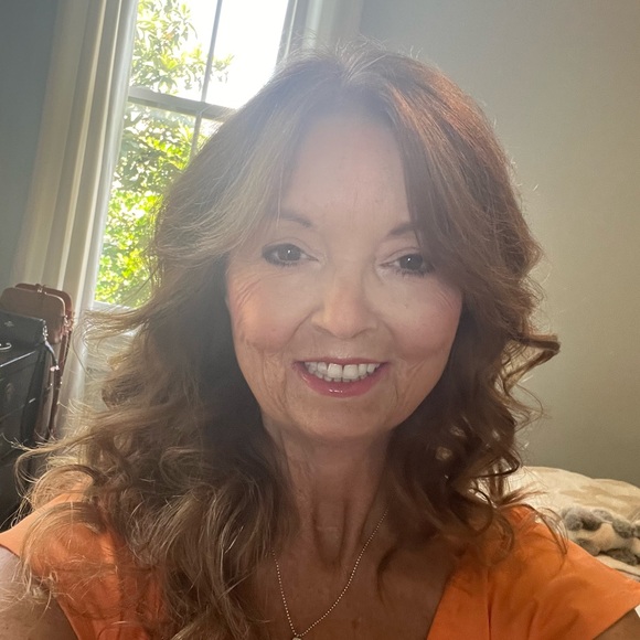 Meet your Posher, Cheryl - Picture 5 of 6